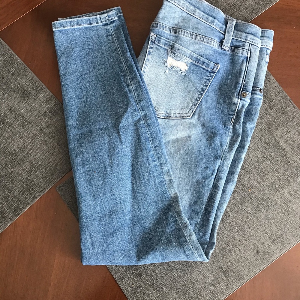 Distressed maternity skinny jeans